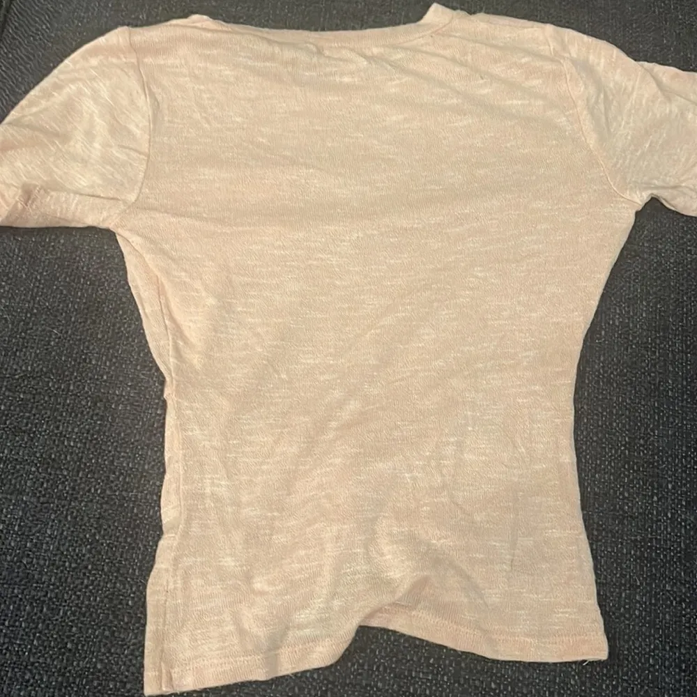 Short sleeve ultra thin sweater with decorative knot in front - Image 6