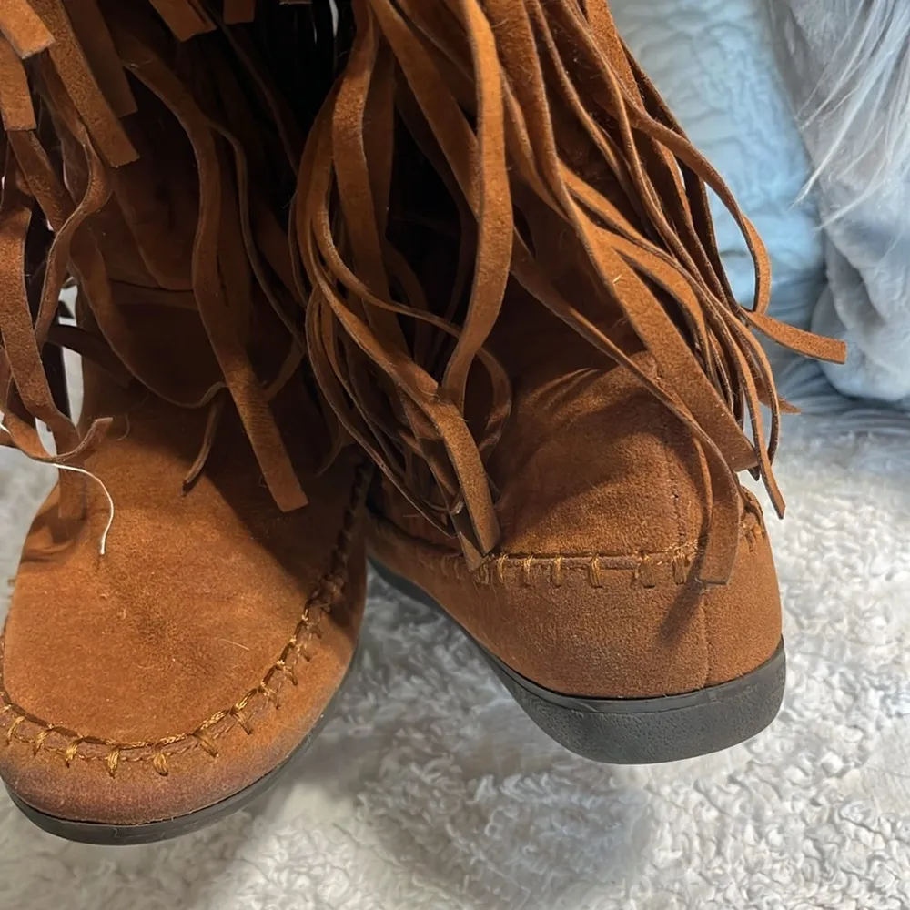 Comfy Brown Fringe Winter Boots - Image 5
