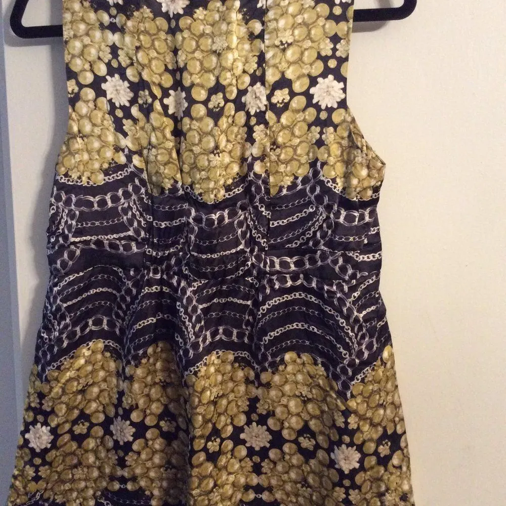 Cabi silk sleeveless top shirt womens print grapes chain links tank medium - Image 6