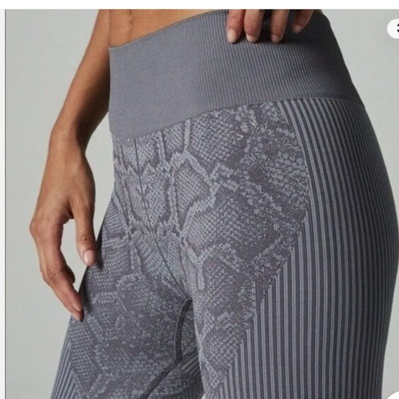 Anthropologie Varley NEW Quincy Snakeskin Seamless Gray Leggings Large $110 MSRP - Image 5