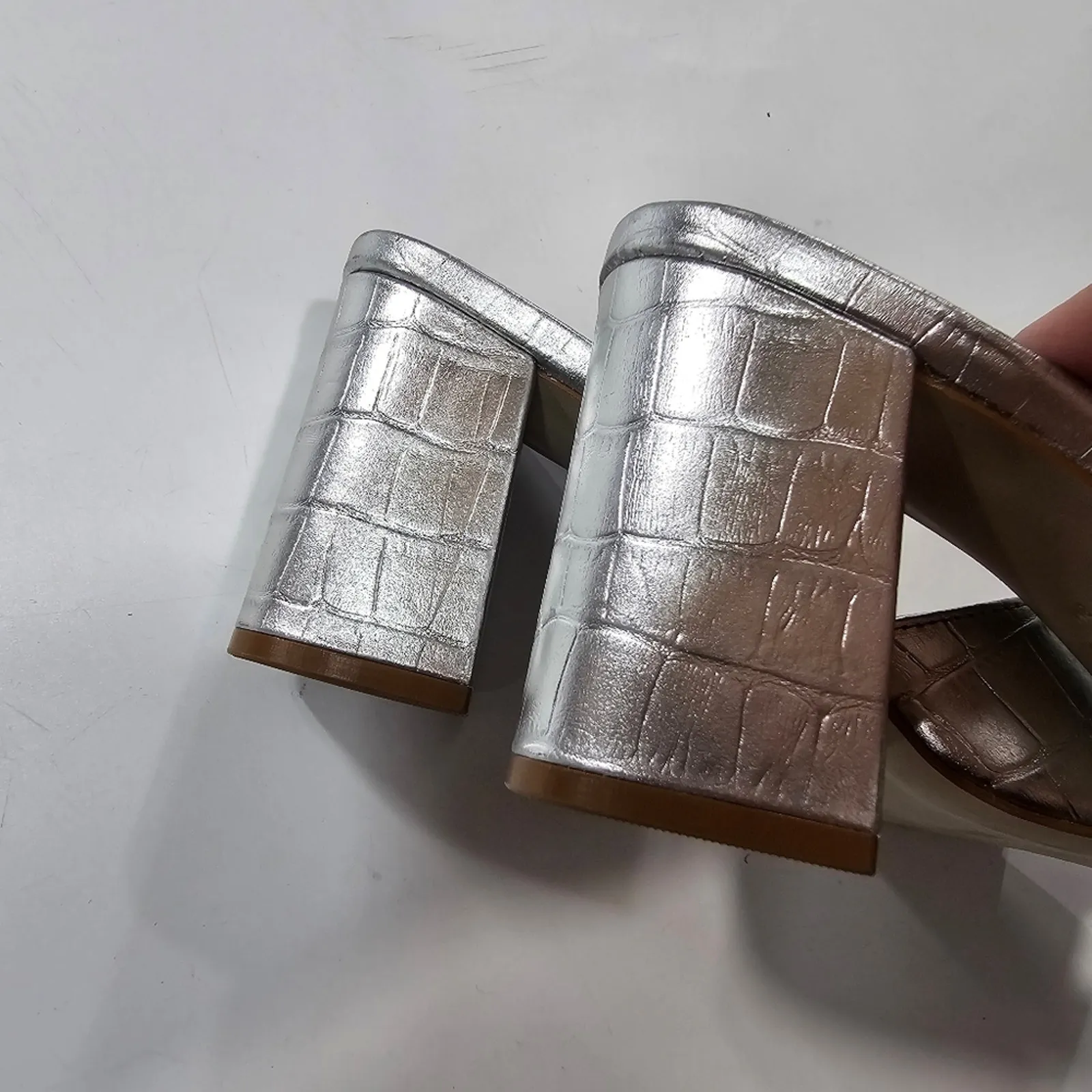 Steve Madden Alaya Sandal in Silver Croco Size 8 - Image 6