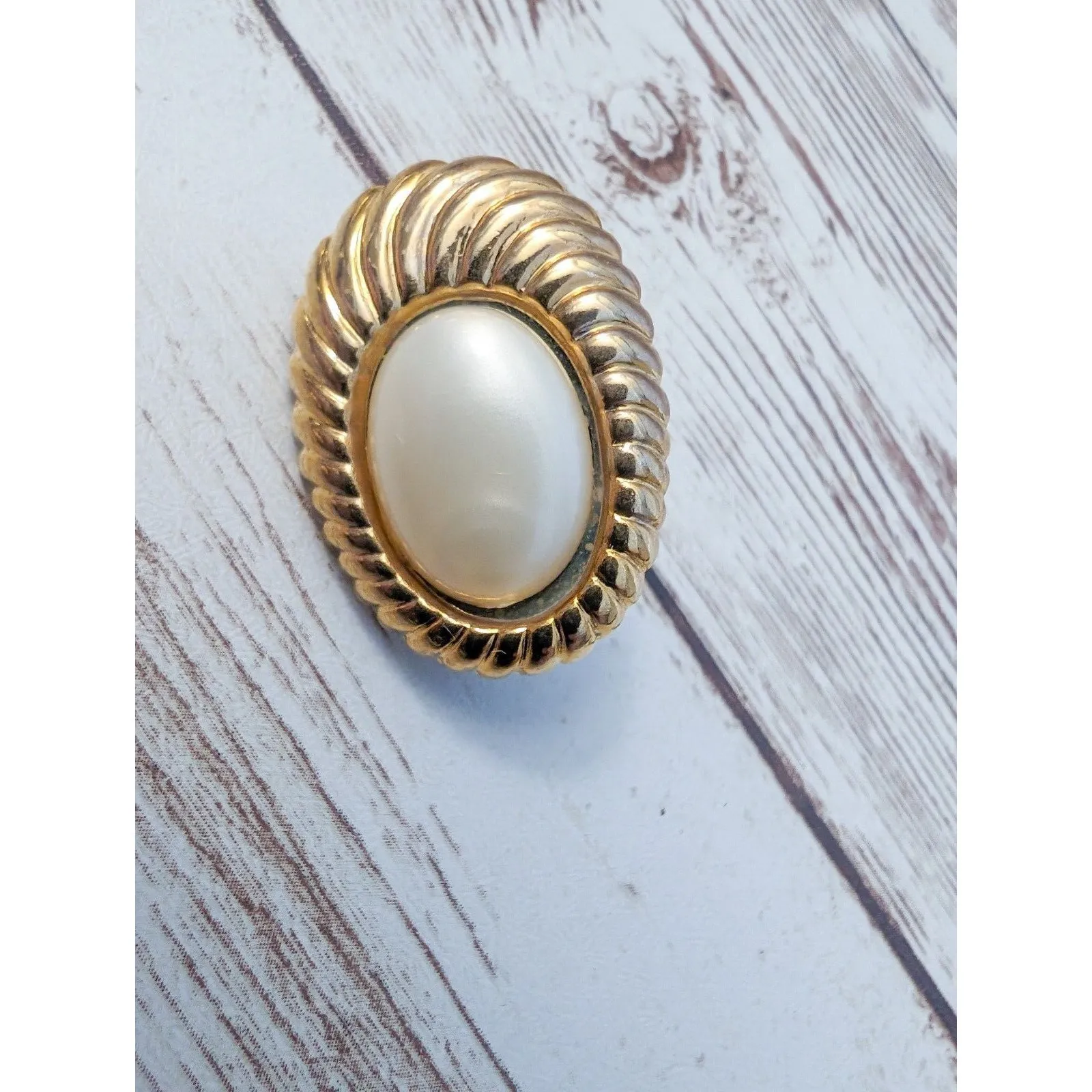 Vintage Clip On Earrings - Image 4