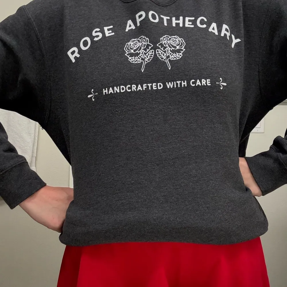 Schitt’s Creek Rose Apothecary Gray Unisex Sweatshirt Size XL - Image 4