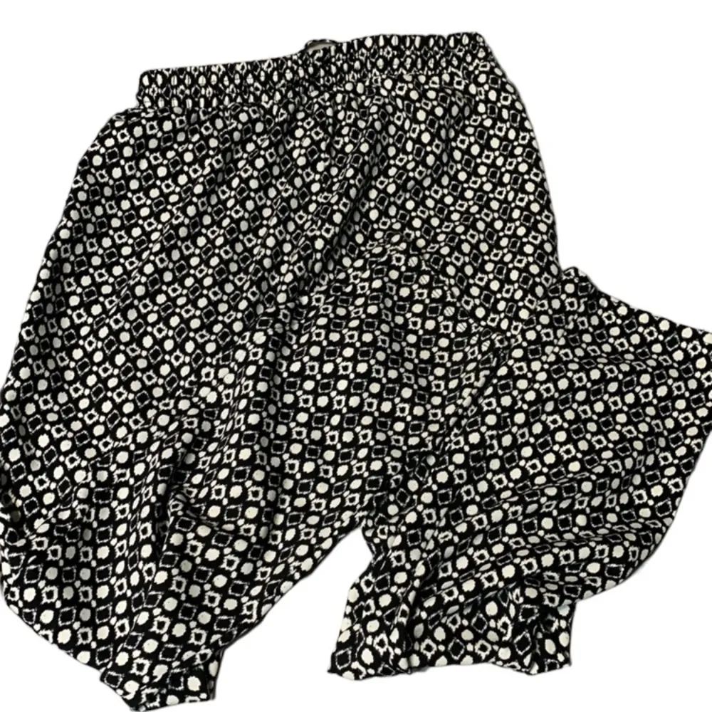 Olive & Oak  women's size 4 black and cream pants - Image 2