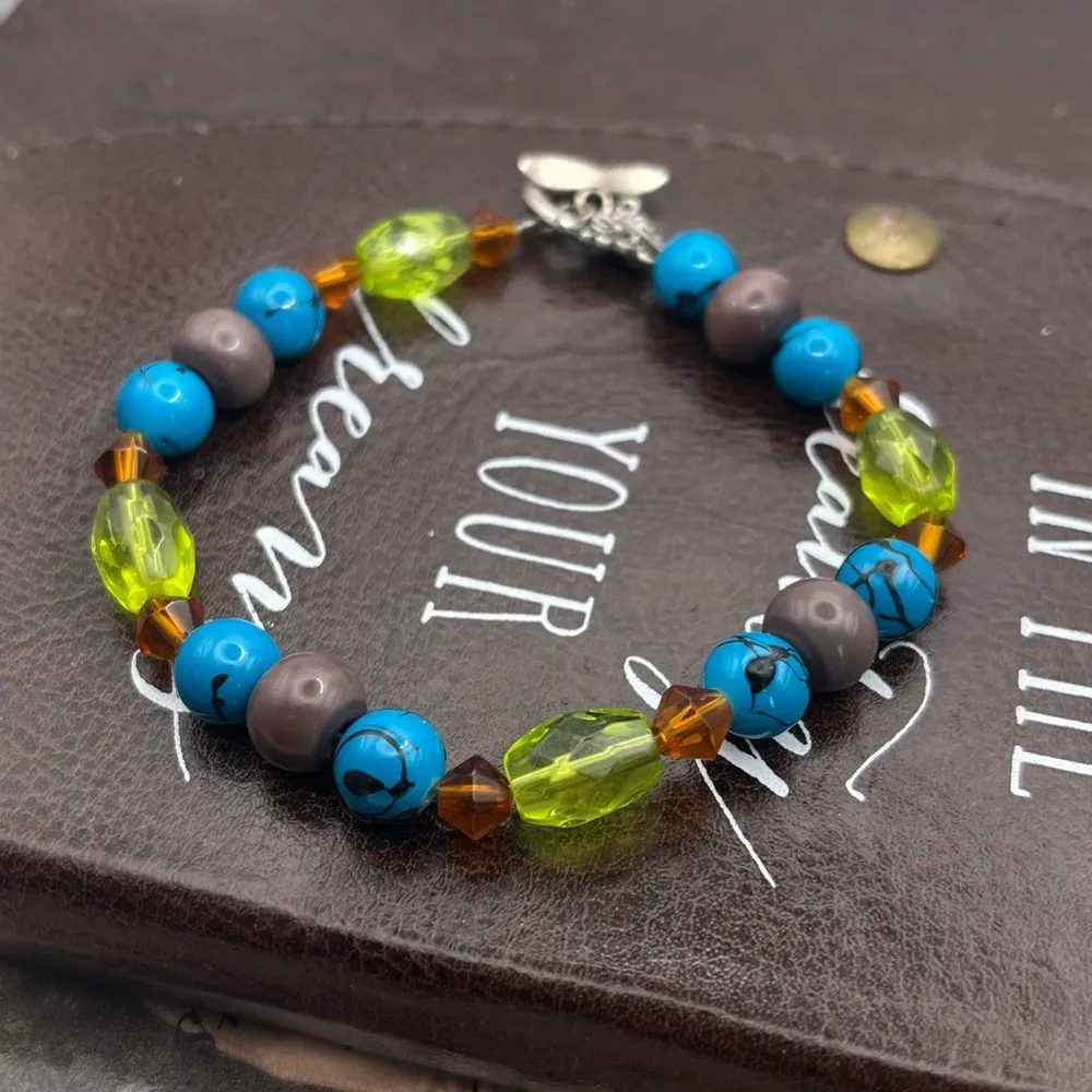 Colorful Vintage Beaded Bracelet with Silver Floral Clasp Green - Image 6