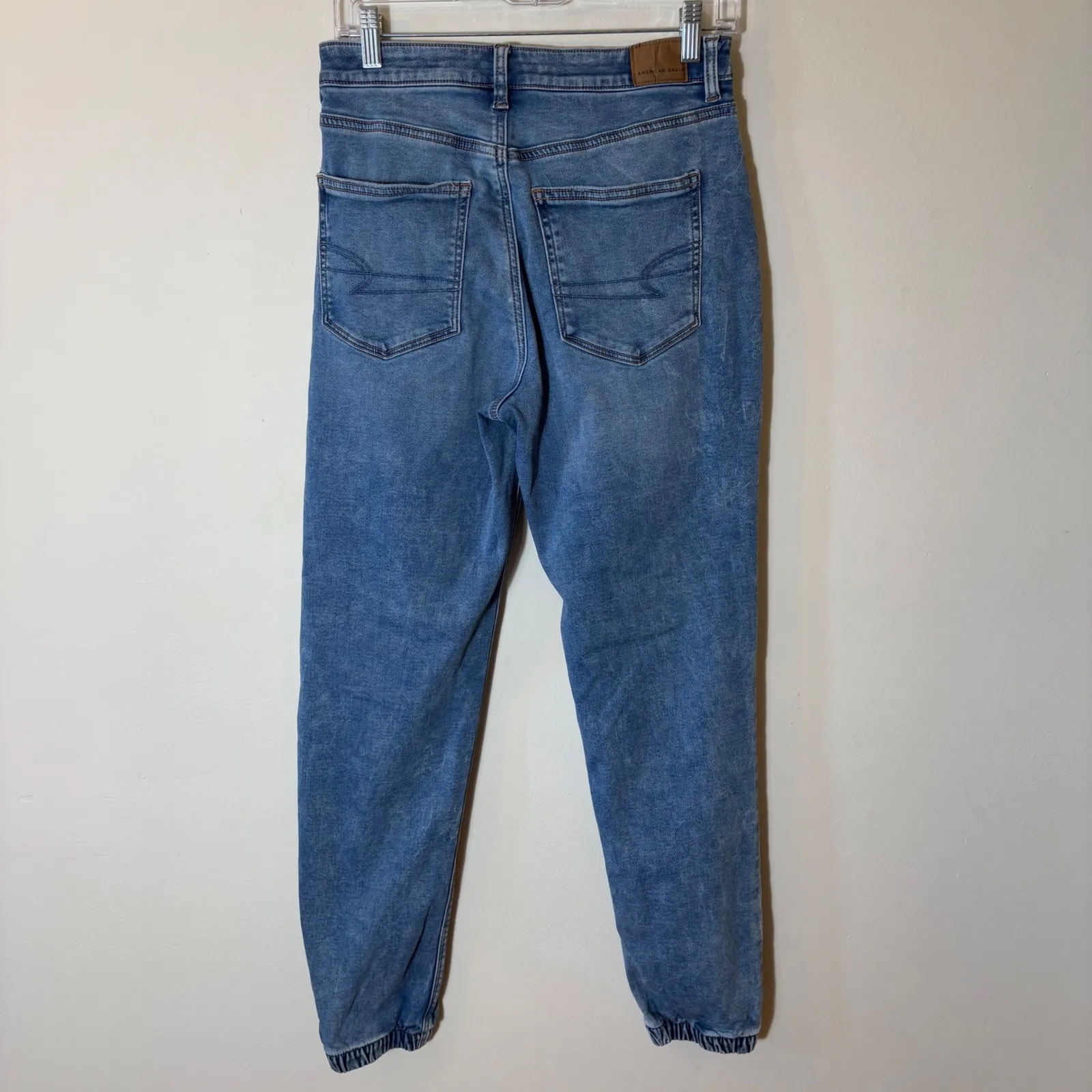 American Eagle AE Cozy High Waisted Mom Jogger Jeans Size‎ 6 Long - Image 4