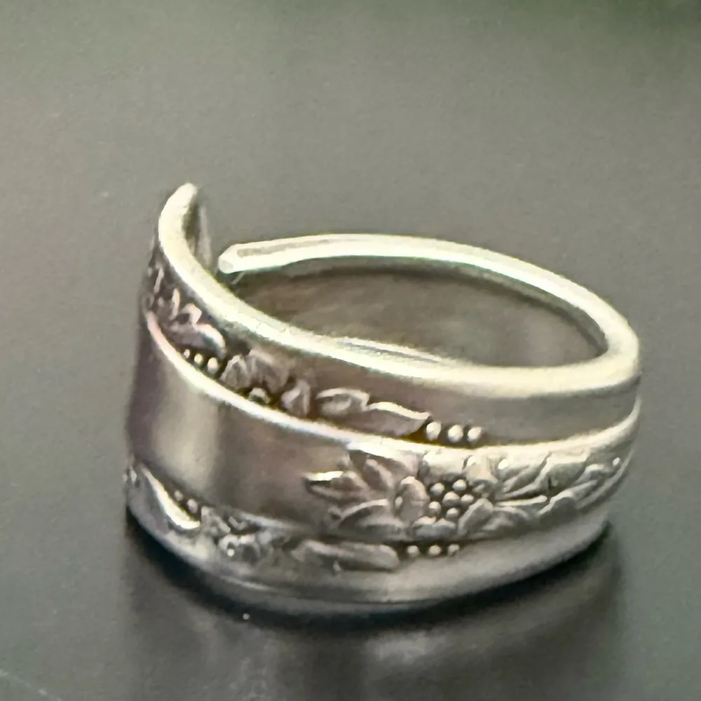 Vintage 1940 “Camilia” Sugar Spoon Ring Size 9 Silver - Image 3