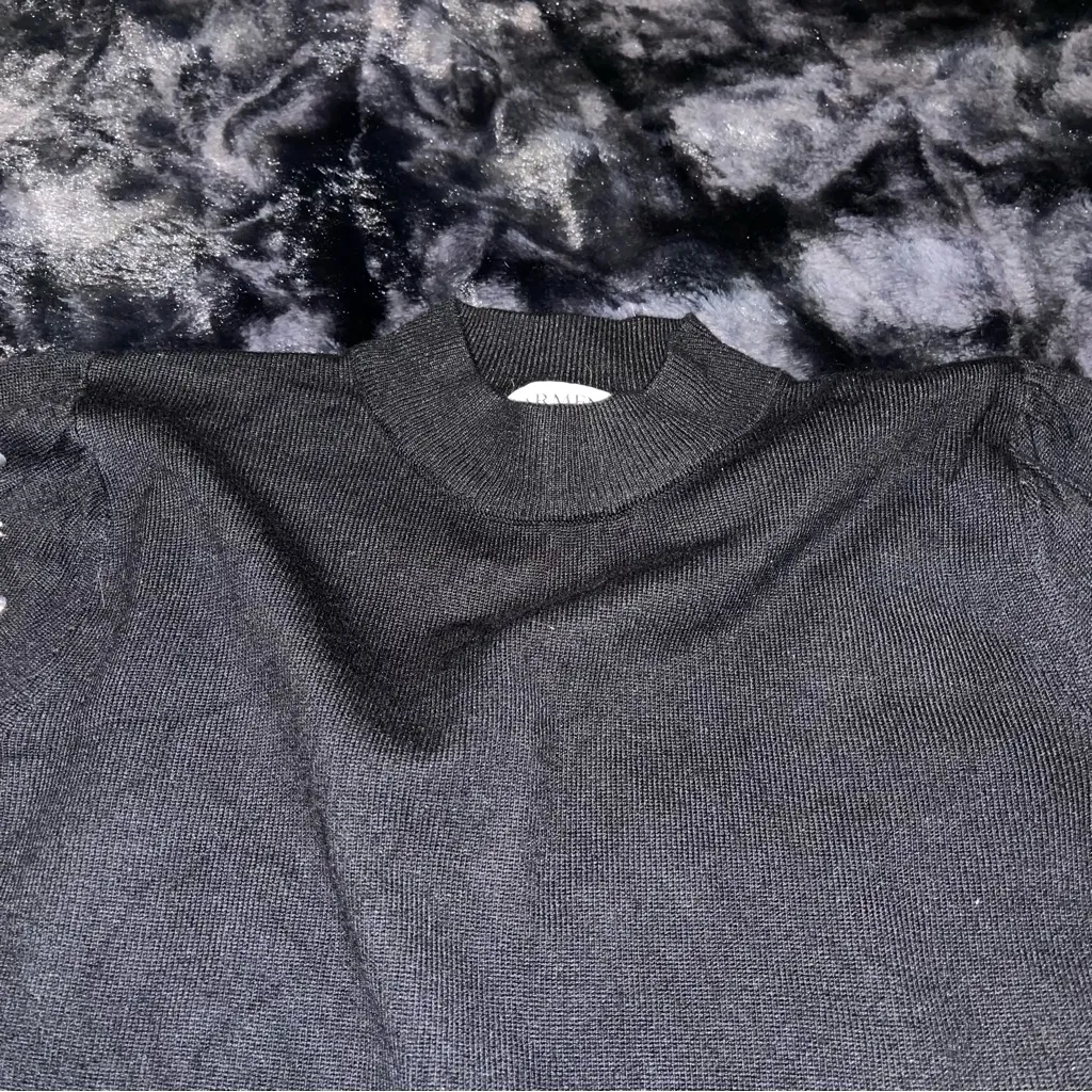 Carmen Marc Valvo Sweater - Image 4