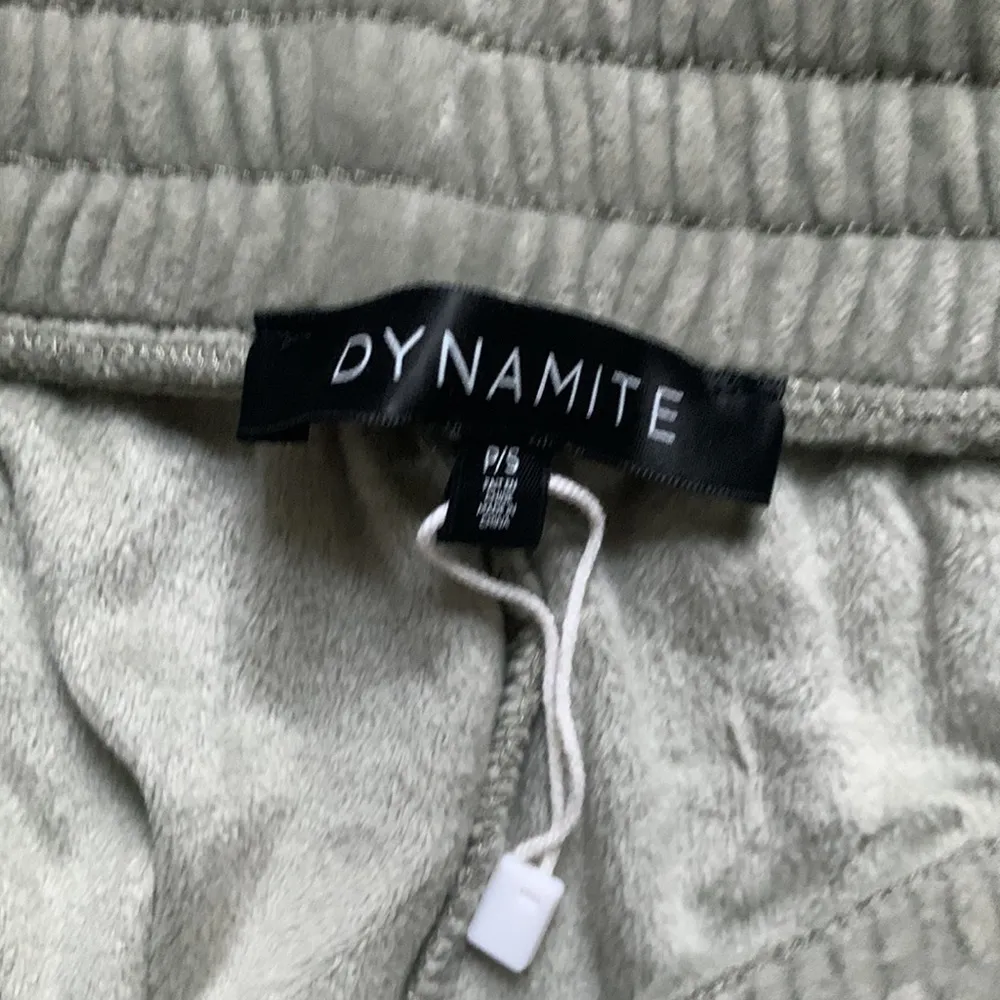 Dynamite green velour pants - Image 3