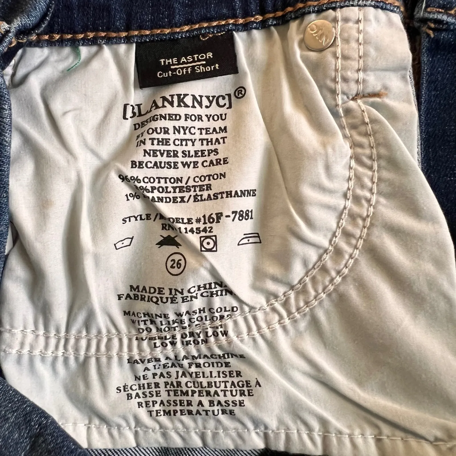 BLANKNYC Women's‎ Denim Shorts Distressed Raw Hem Dark Wash Size 26 NWT - Image 6