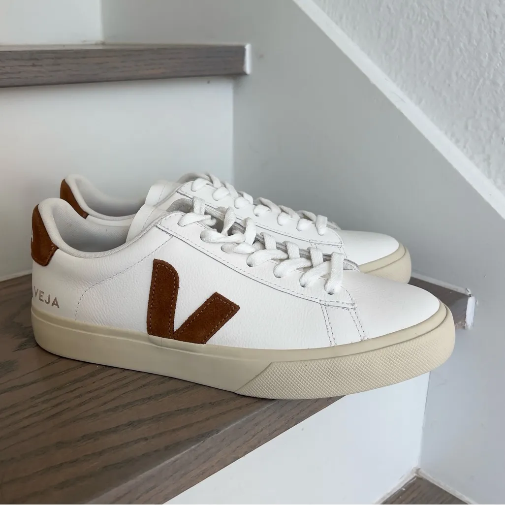 NWOB Veja Campo Sneakers in White / Cognac - Image 3