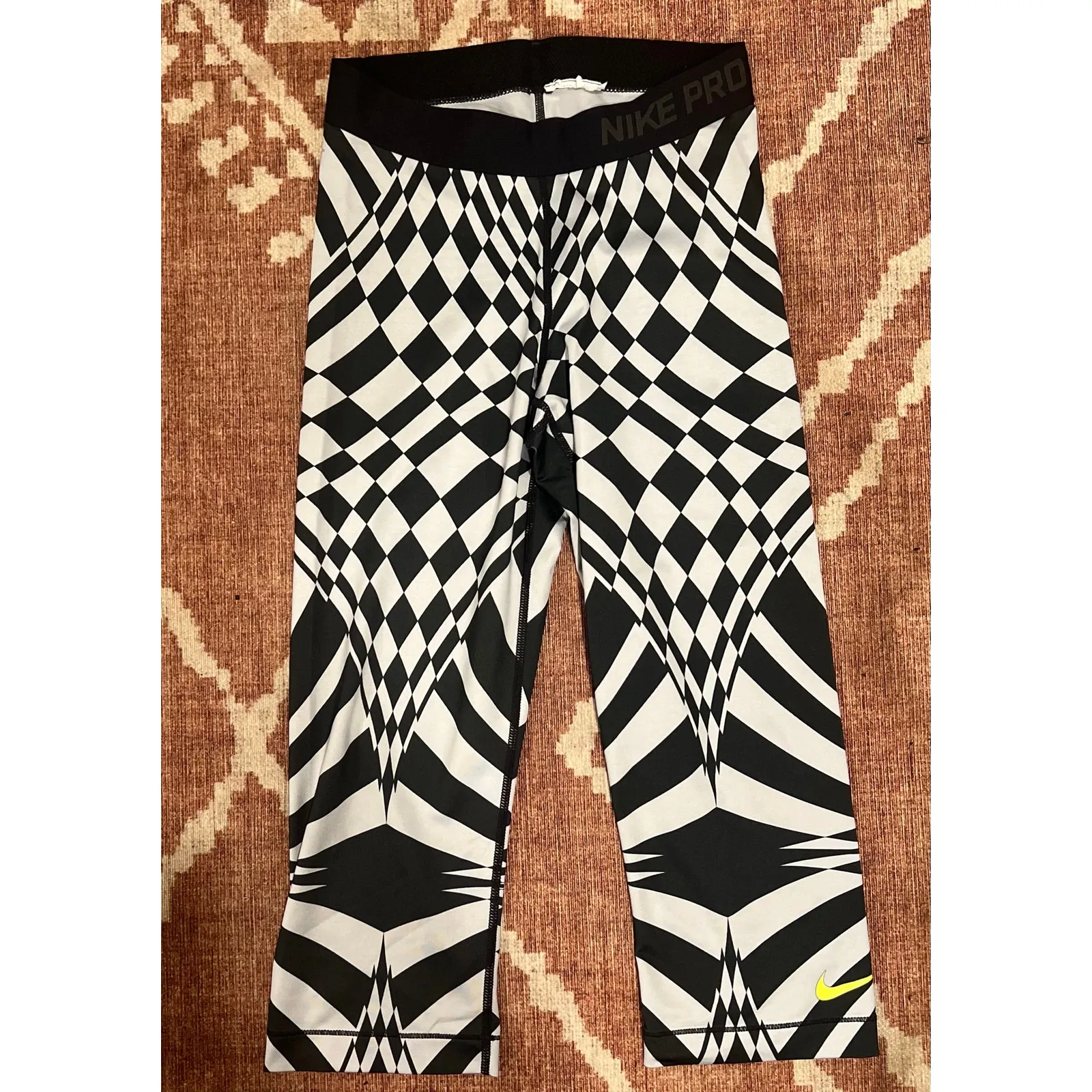 Nike Cropped Active Funky Printed Leggings Black White Small - Image 2