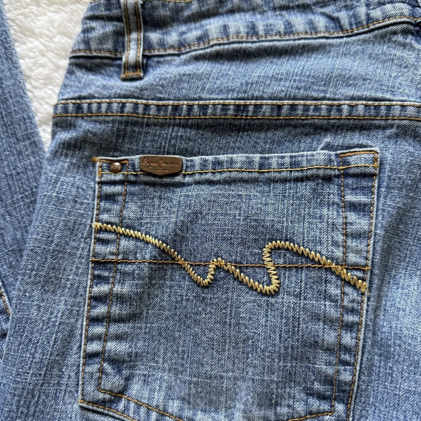 Women's Size 30 Bootcut Jeans | Low Rise Stretch Denim Blue Medium Wash - Image 5