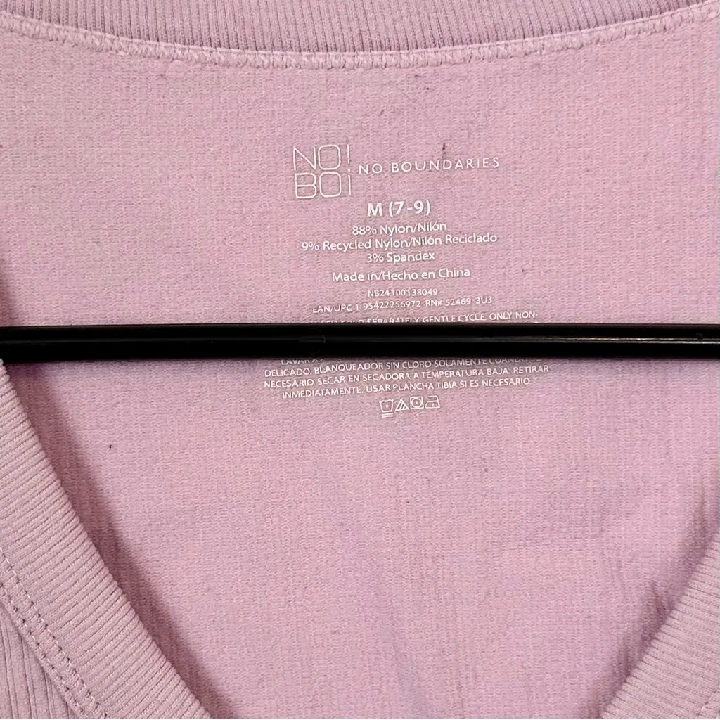 No Boundaries Light Pink Ribbed V-Neck Baby Tee - Size: Medium - Image 2