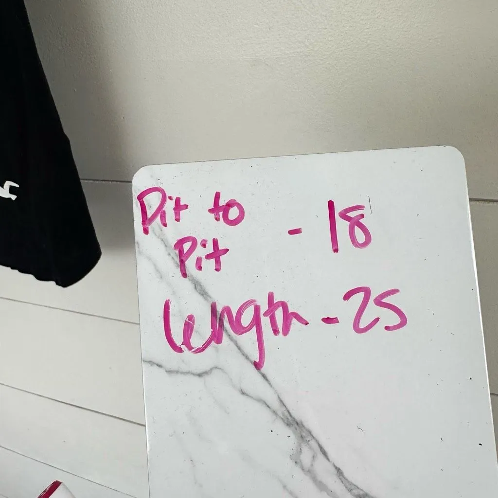 Hollister Women’s XS Outfit Of The Day Navy Y2K 2000s Tee - Image 5