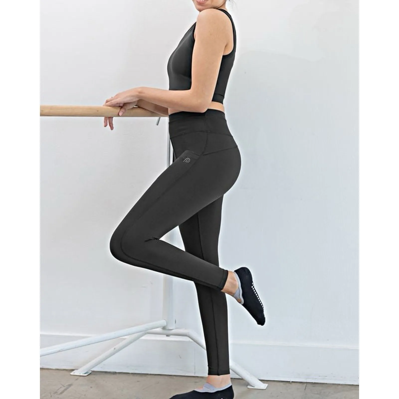 NWT Medium Black Pop Fit Leggings With Pockets - Image 2