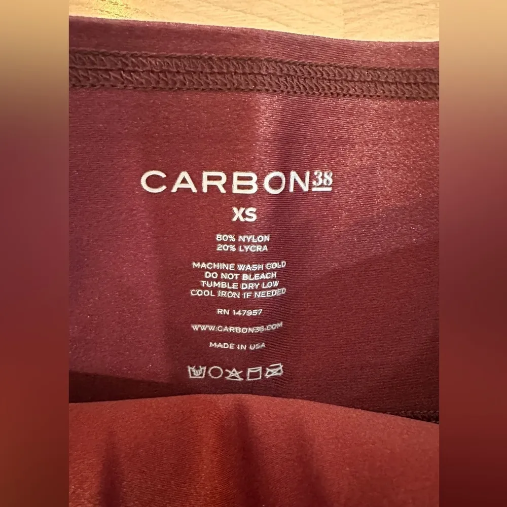 Carbon38 full length Takara shine legging in wine size XS - Image 4
