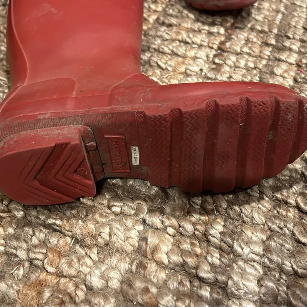Hunter Women's Original Tall Snow Boot in Red
Size‎ 6 - Image 7