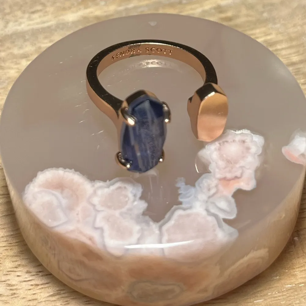 Kendra Scott Rose Gold Pryde Ring in Navy Dusted Glass - Image 7