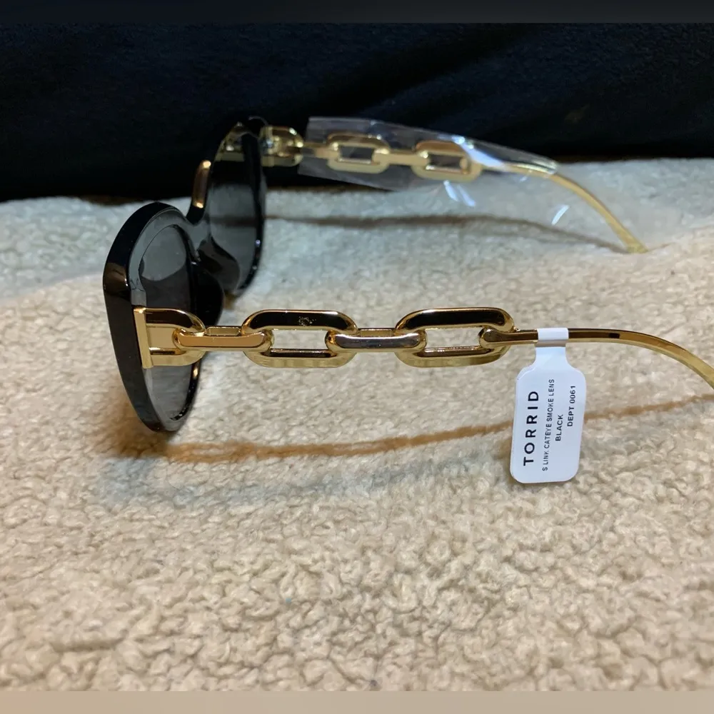 Torrid S Link Cateye Smoke Lens Sunglasses NWT - Image 4