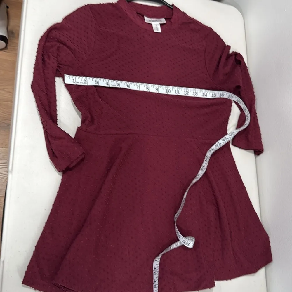Motherhood Maternity Maroon Textured Top Size Small EUC - Image 9