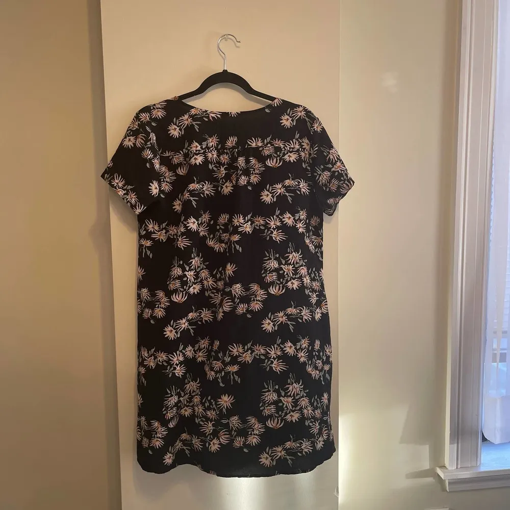 LUSH Black and White Floral Short Sleeve Dress Size Large - Image 8