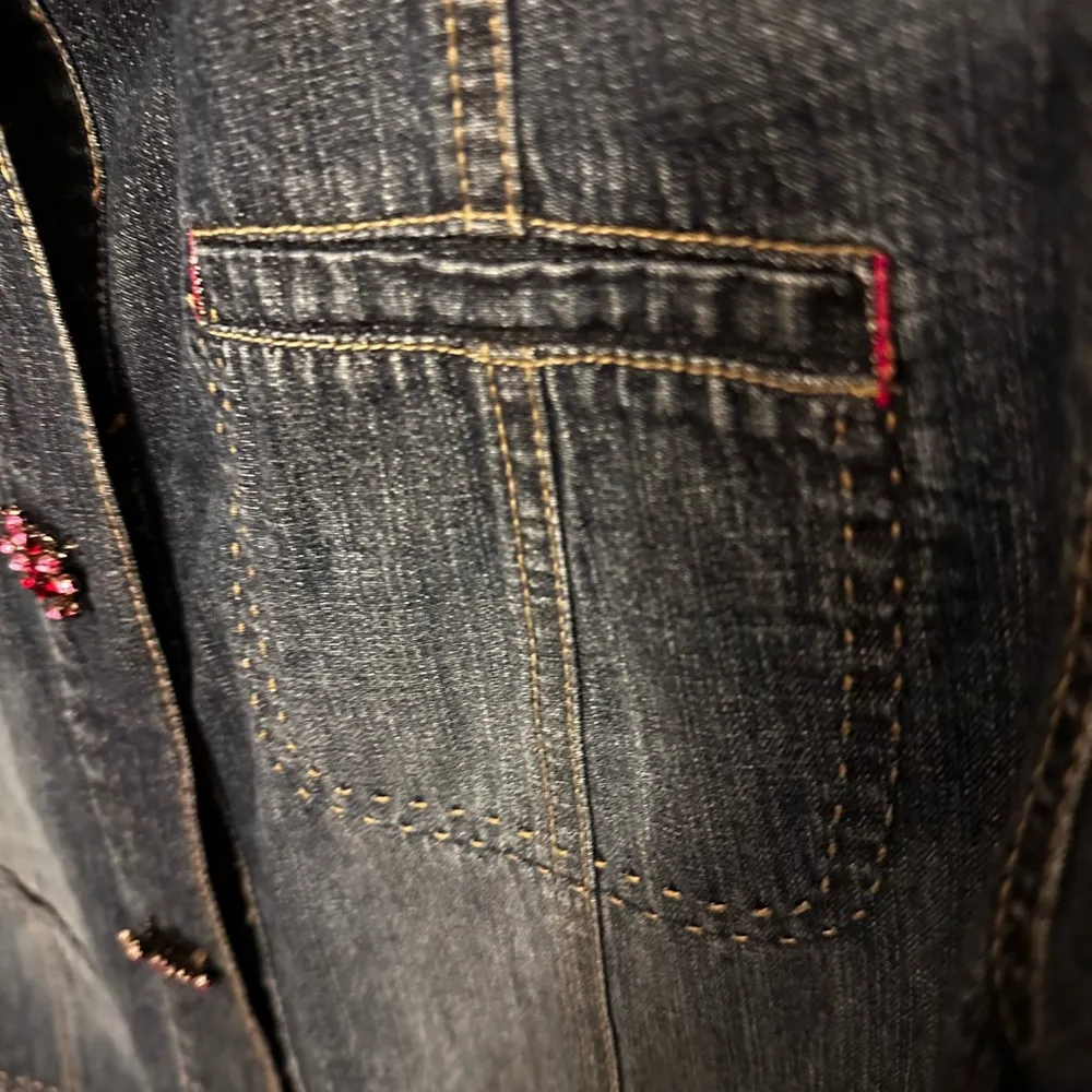 Chicos Lightweight Denim Jacket with removable Floral rhinestone Buttons Sz 12 L - Image 7