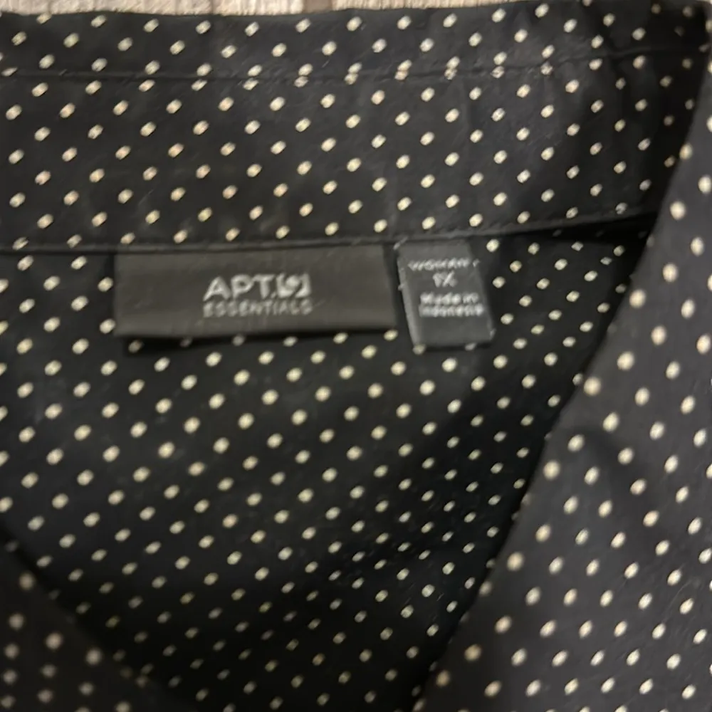 Apt. 9 women’s polka dot button up shirt, size 1x - Image 2