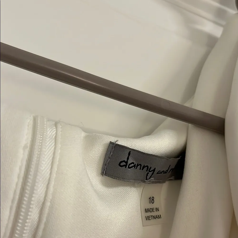 Elegant White Dress - Image 3