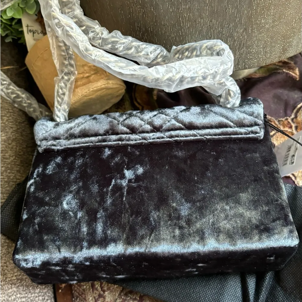 Authentic KURT GEIGER LONDON Velvet magnetic closure convertible Crosby/shoulder - Image 5