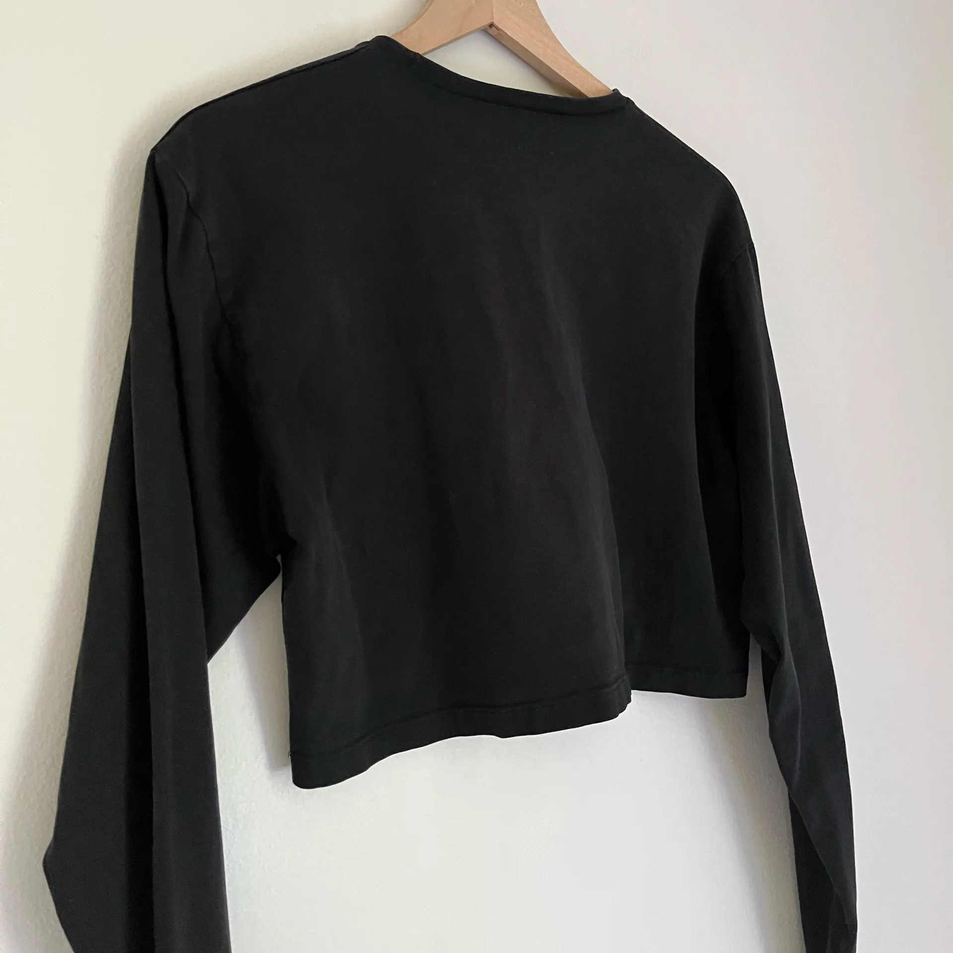 Alphalete Women’s Long Sleeve Crop Top Crew Neck Sweatshirt in Black Size Small - Image 4