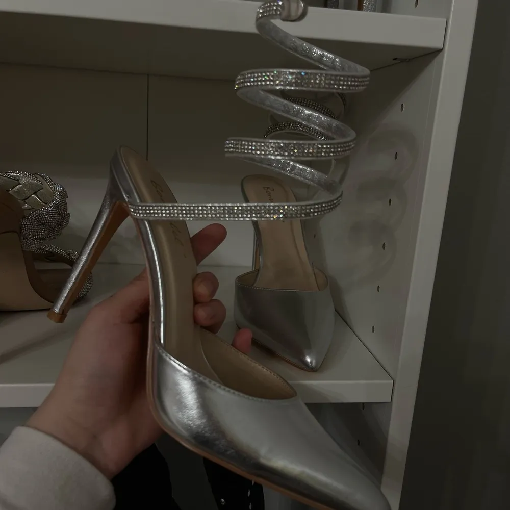 Silver wrap around heel Size 8 - Image 4