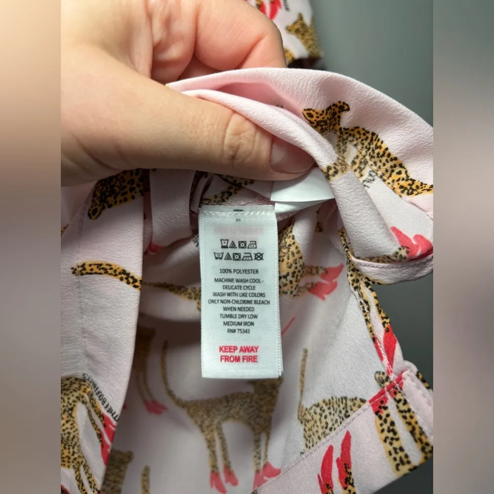Bouffants & Broken Hearts Pink Animal Leopard Red Stilettos Print PJ Top Sz Med - Image 7