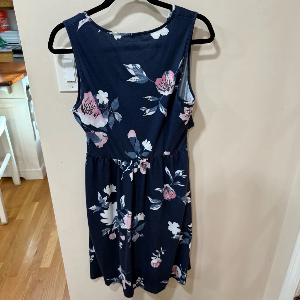 Women’s V - Image 3