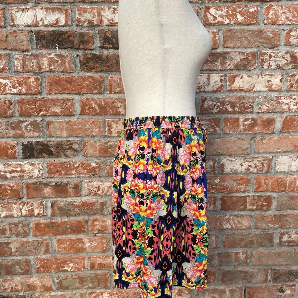 Target colorful abstract print above-the-knee skirt / M / EUC - Image 5