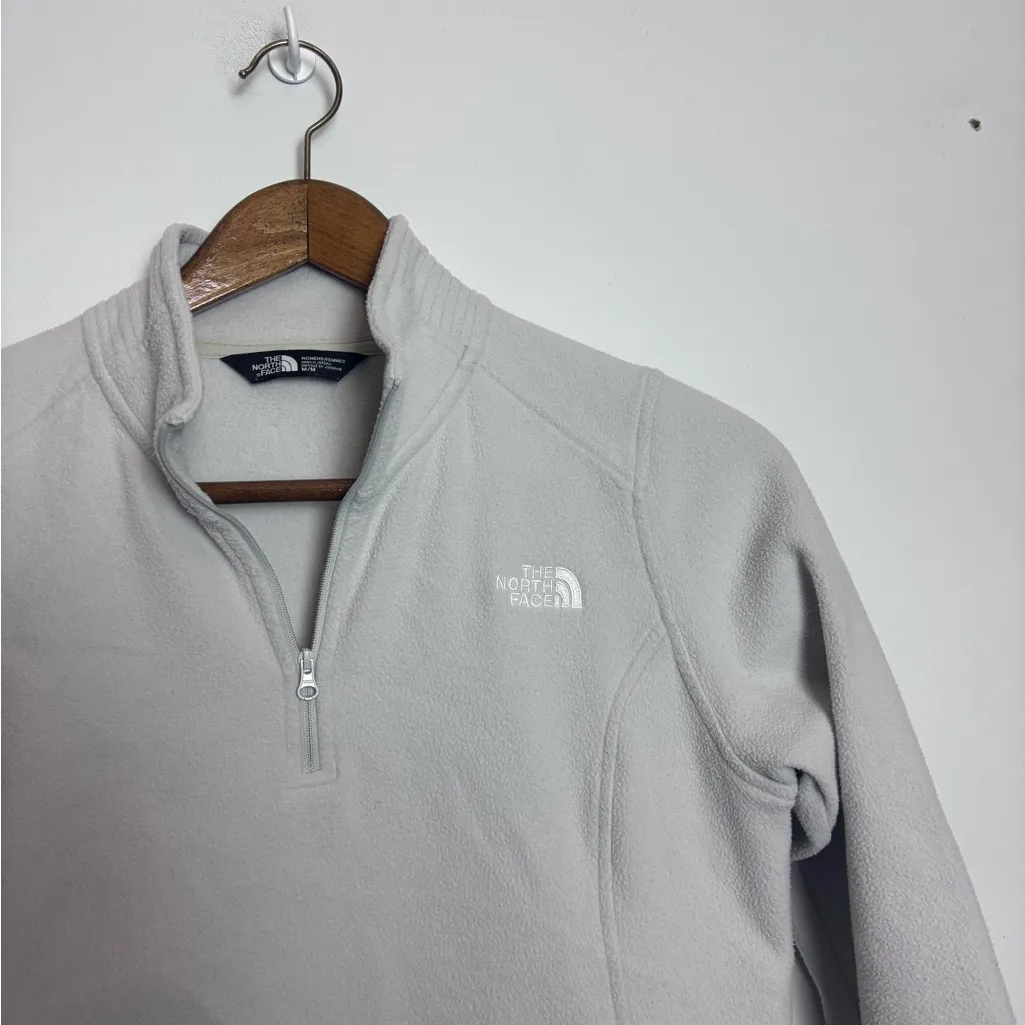 The North Face Women's Light Gray Yumiori 1/4 Zip Fleece Pullover Sweater - Image 3