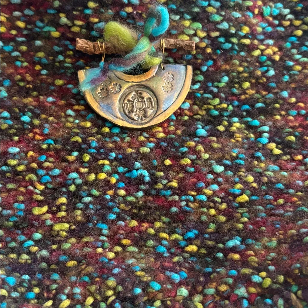 MULTICOLOR TWEED HAND BAG BLACK HANDLES WOOD LIKE ADORNMENT UNIQUE/DIFFERENT Blue - Image 5