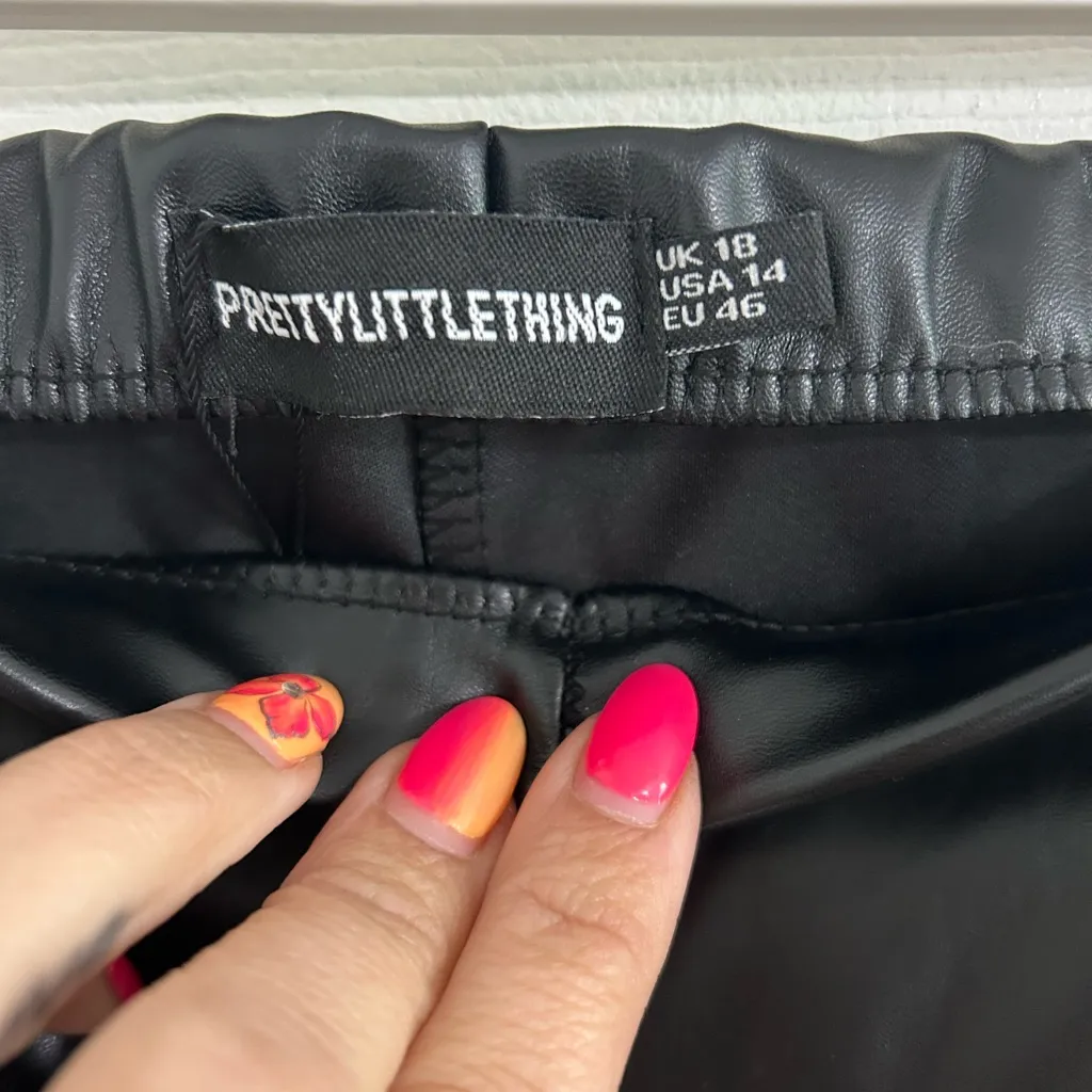 PrettyLittleThing Black Faux Leather leggings - Image 4