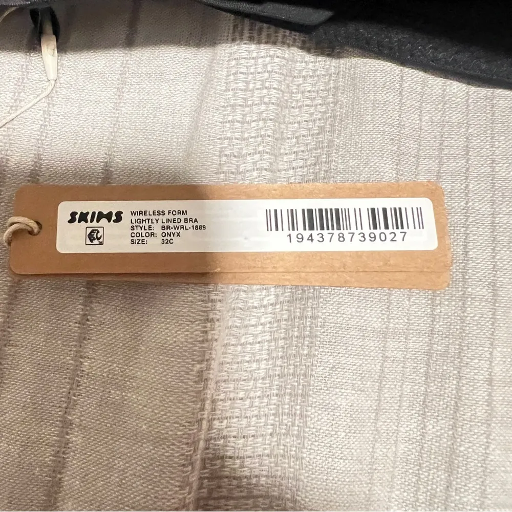 SKIMS NWT Wireless Form Lightly Lined Bra Onyx 32C - Image 4