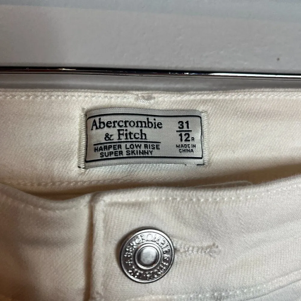 NWT Abercrombie & Fitch Harper Low Rise Super Skinny white jeans - Image 4