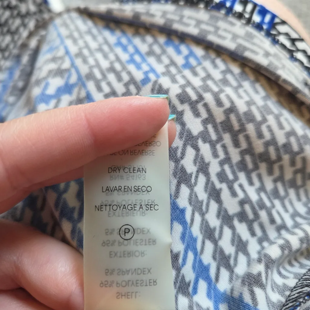 Calvin Klein Blue, Black, and White Sleeveless Blouse NWT - Image 10