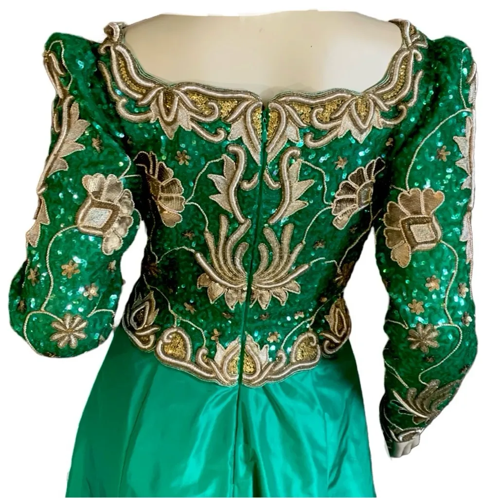 RICHILENE VINTAGE 1980'S GREEN & GOLD SEQUIN & SATIN GOWN (S) - Image 7