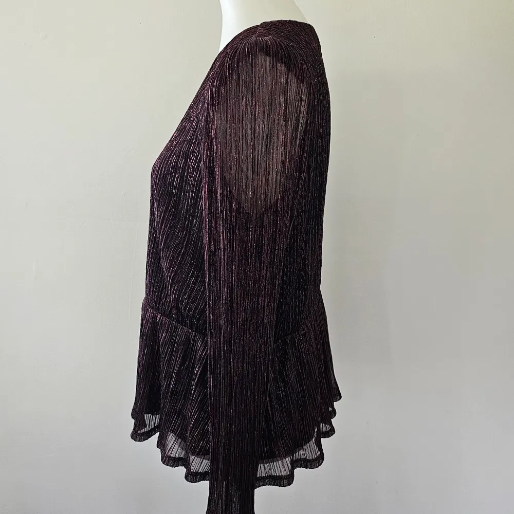 Simply Vera Ver Wang Red & Black Metallic Plisse Peplum Vneck Blouse Size Large - Image 4