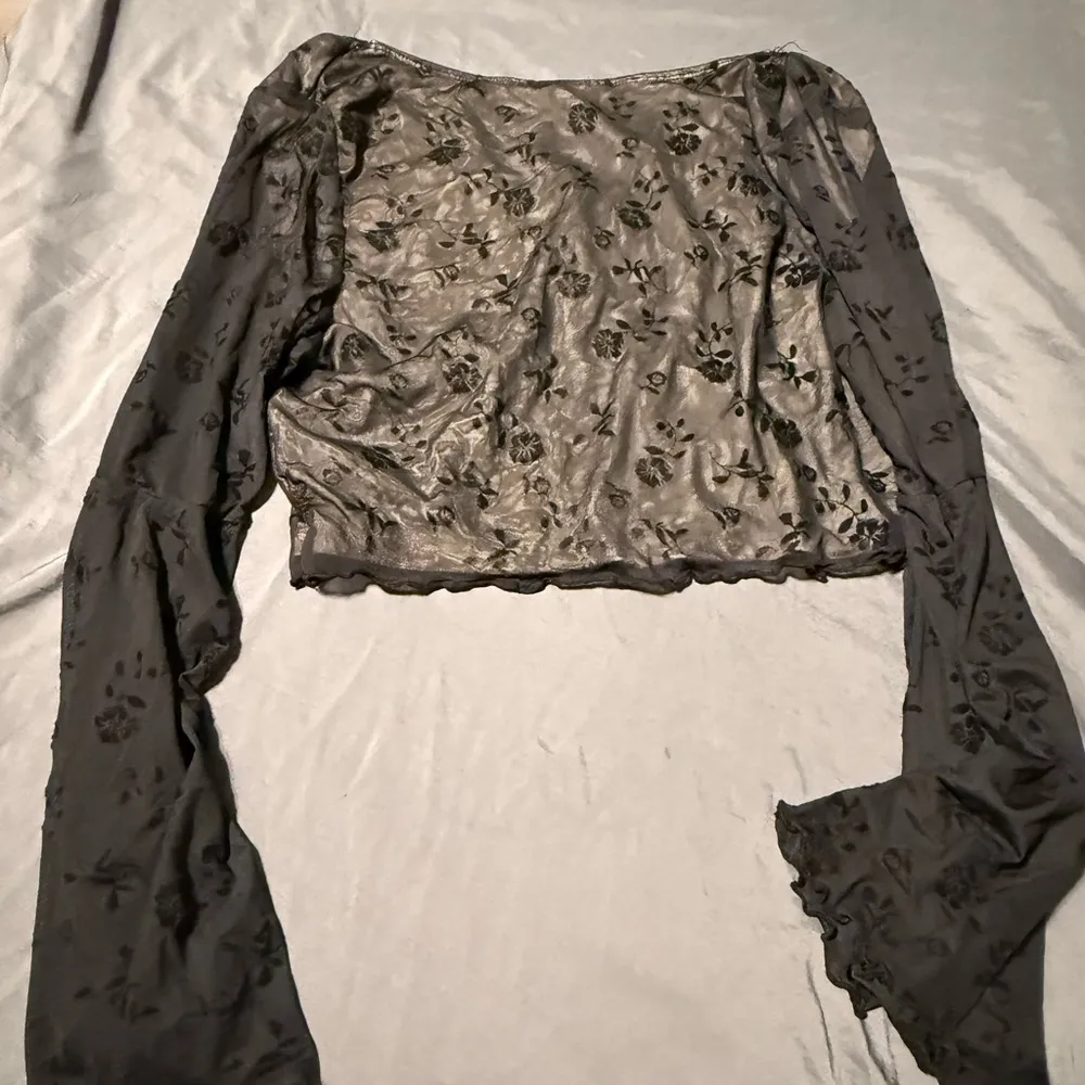 Elegant Black Lace Sleepwear Top - Image 2