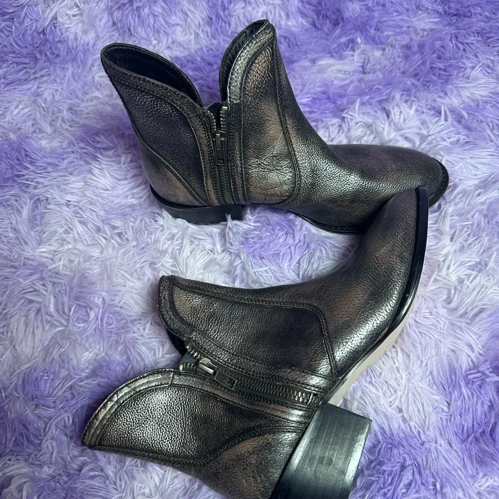Very Volatile Metallic Women’s Eccentric Moffit Heeled Ankle Boot - Image 2