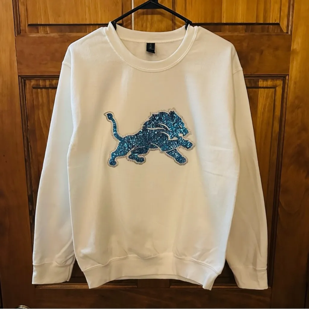 Detroit Lions White Sweater with Blue sequins glitter lions logo size XL - Image 5