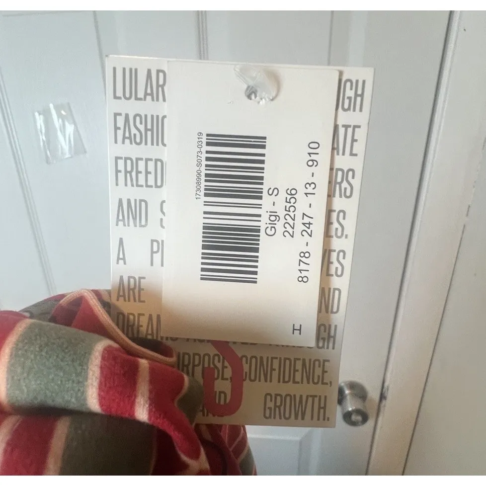 LuLaRoe L Gigi Christmas Santa Print Buttery Soft 3/4 Sleeve Shirt NWT rare - Image 4