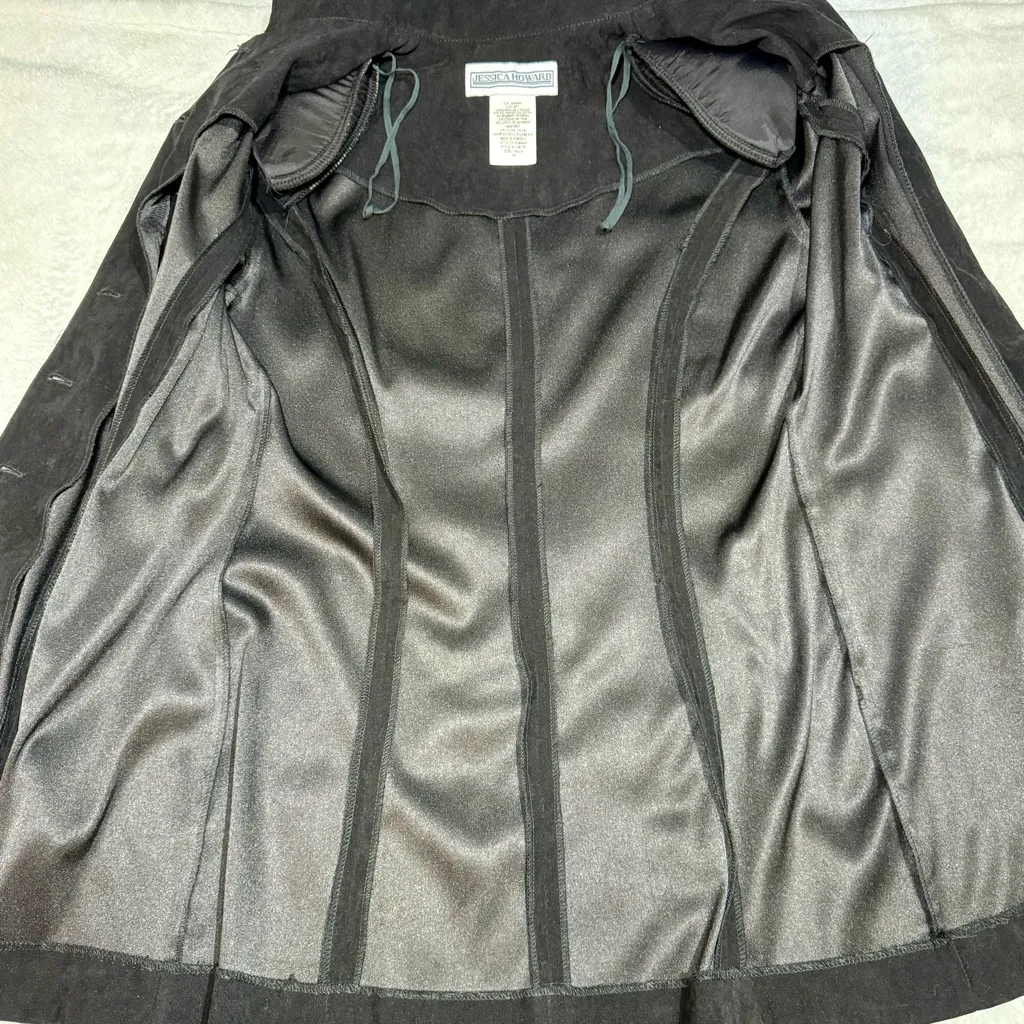 Jessica Howard Velvet Tunic Jacket w/ Gold Trim • Vintage Set Top - Image 6