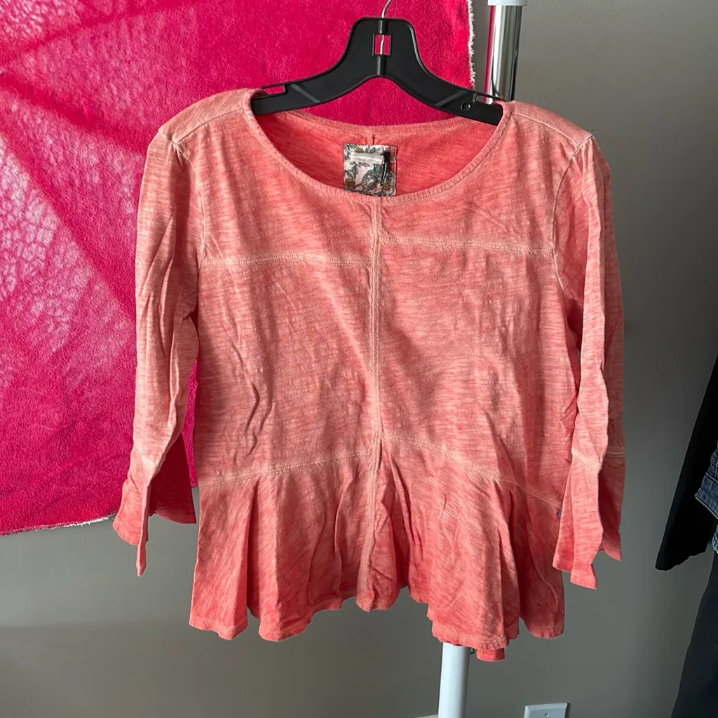 AKEMI + KIN Anthropologie Orange Heather Flare Sleeves Peplum Hem Top S - Image 3
