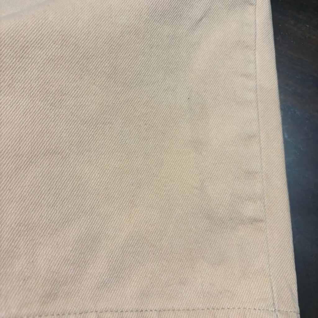 Levi’s 550 relaxed fit tapered leg women’s shorts sz 16 Reg. M light peach color - Image 4